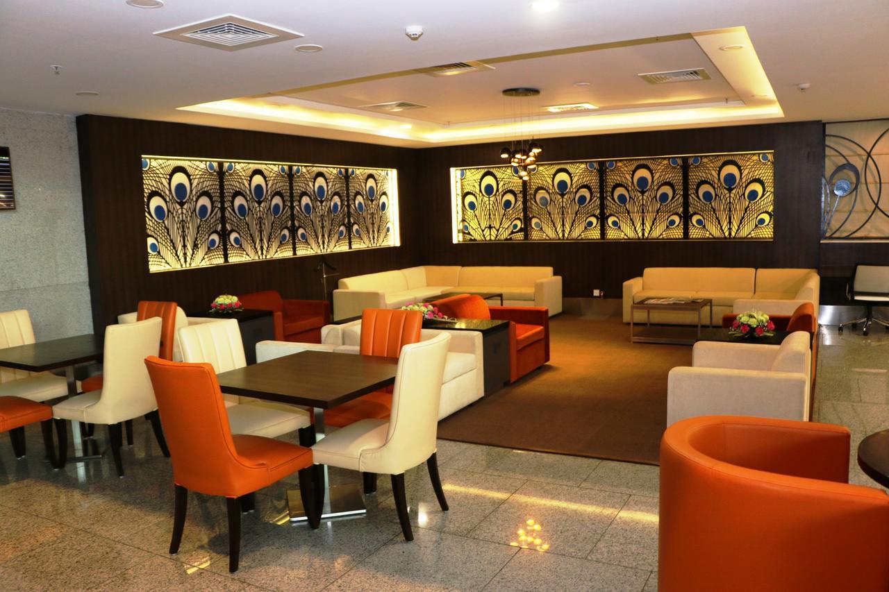 อวิเซิร์ฟ เลาจน์ Hotel มุมไบ ภายนอก รูปภาพ